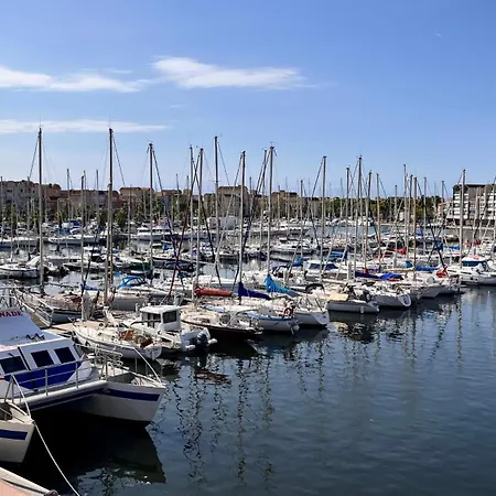 Magnifique Port De *